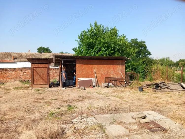Casă cu 4 camere cu Teren 2877 Mp în Breștea