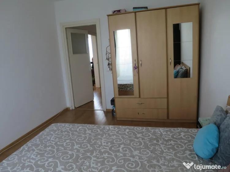 Apartament cu 3 camere semidecomandat în Nord