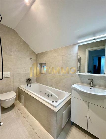 Duplex cu 3 camere cu Canalizare în Est