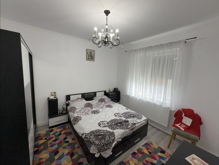 Apartament cu 3 camere decomandat în Rahova