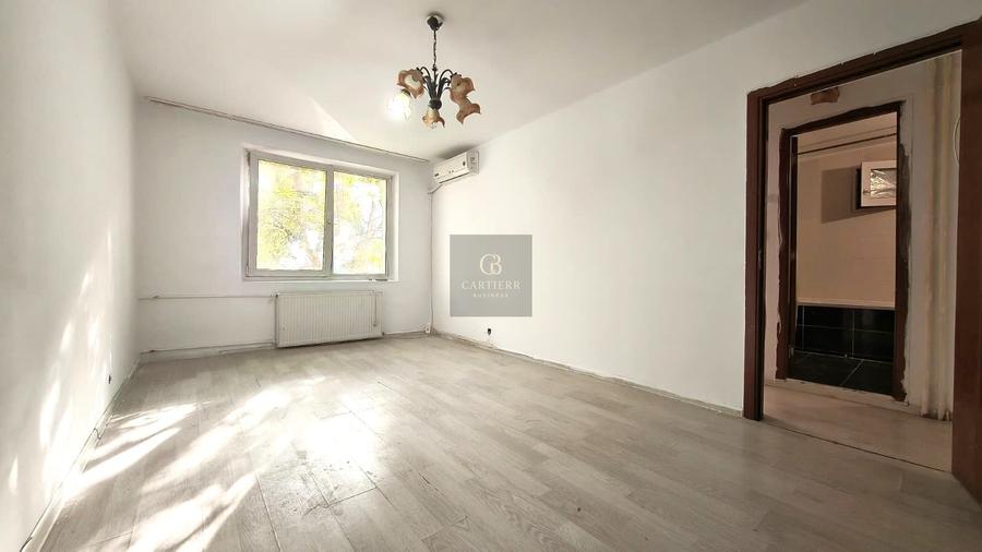Apartament cu 3 camere semidecomandat în Titan