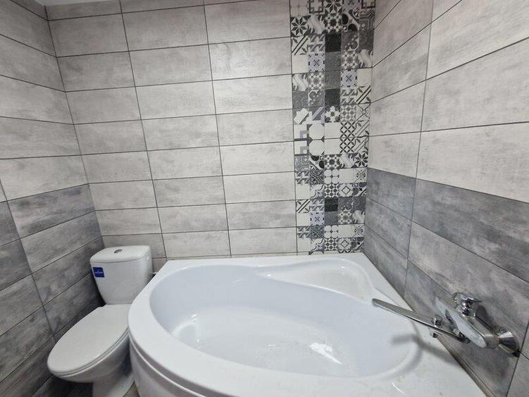 Duplex cu 12 camere cu Teren 1000 Mp în Romanii de Sus
