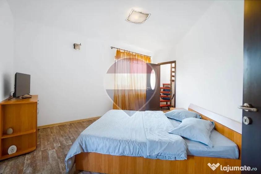 Casă cu 5 camere cu Teren 696 Mp în Vulcan