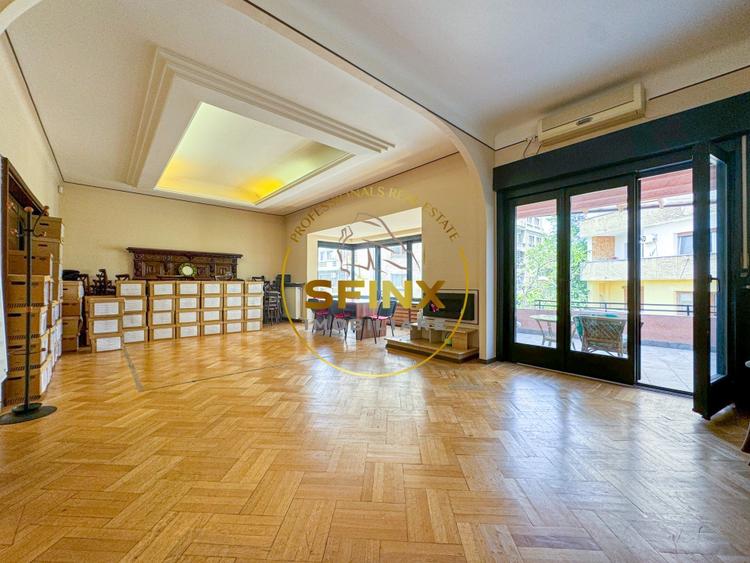 Apartament cu 5 camere decomandat în P-ța Romană