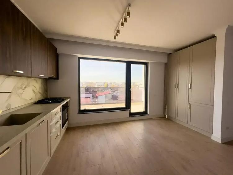 Penthouse cu 4 camere decomandat, mobilat în Timpuri Noi