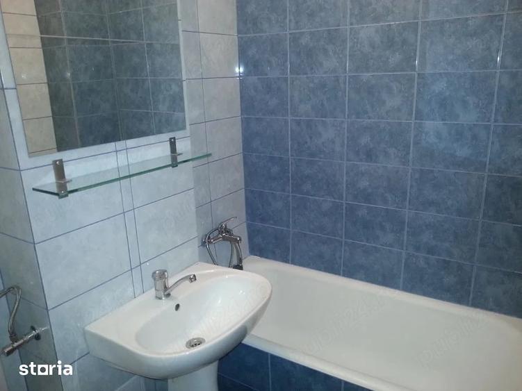 Garsonieră decomandată în Gorjului