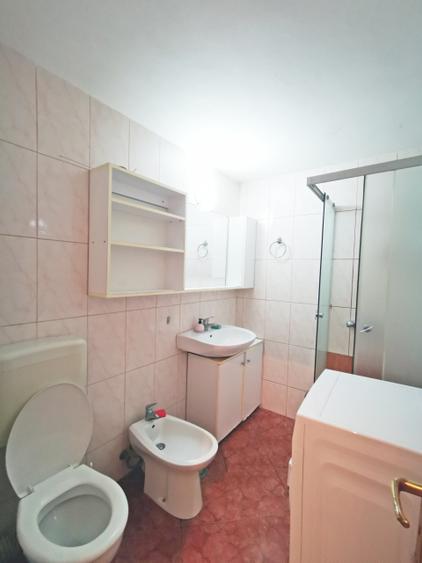 Apartament cu 3 camere decomandat în Păcii