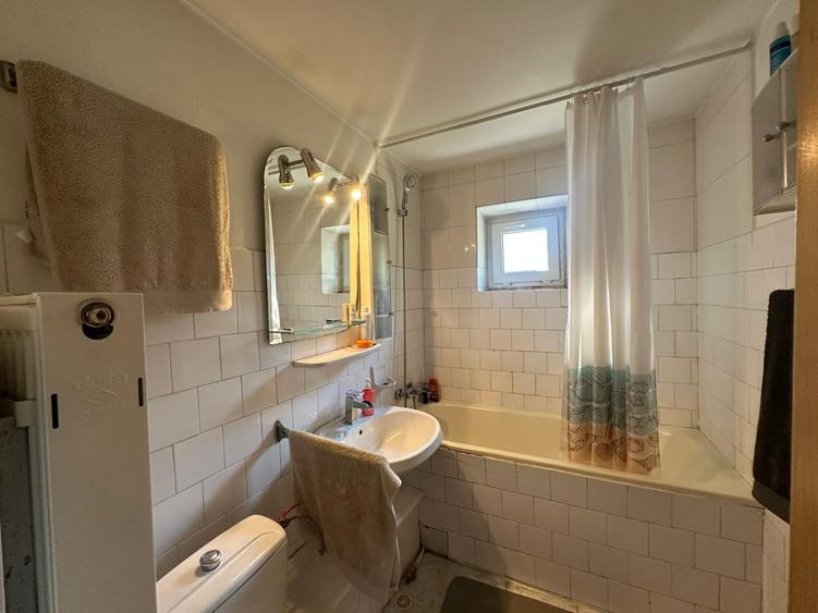 Apartament cu 3 camere decomandat în Oancea