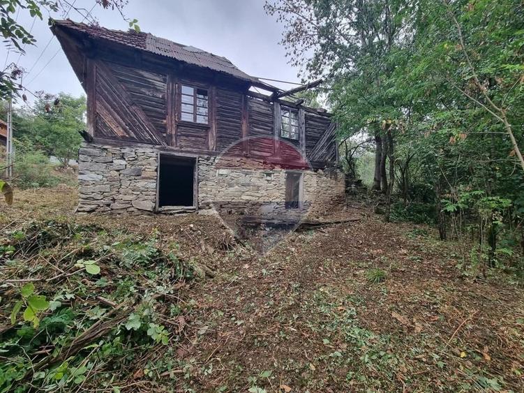 Casă individuală cu 2 camere cu Teren 760 Mp în Brusturi