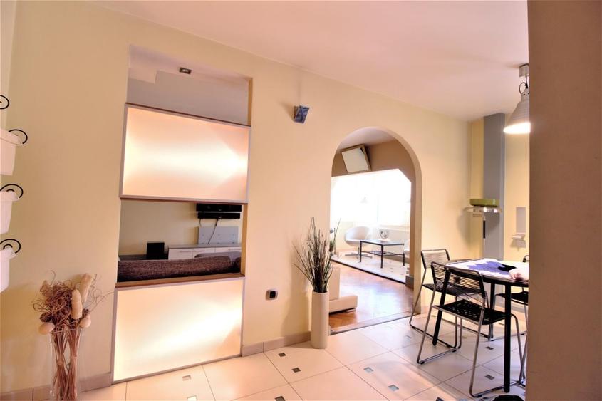 Apartament cu 3 camere decomandat în Girocului