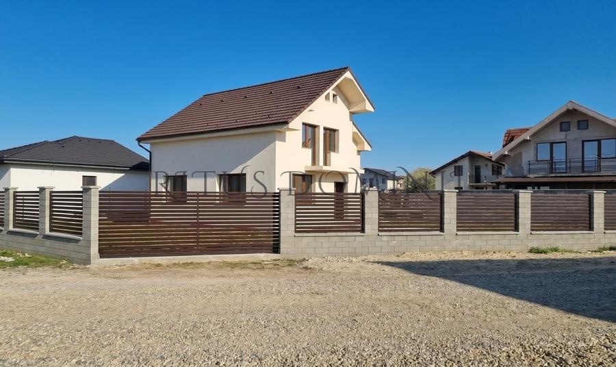 Casă individuală cu 5 camere cu Canalizare în Exterior Sud