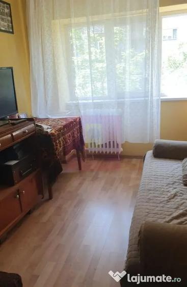 Apartament cu 3 camere decomandat în Morarilor