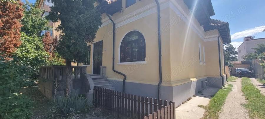 Casă cu 5 camere cu Teren 650 Mp în Central