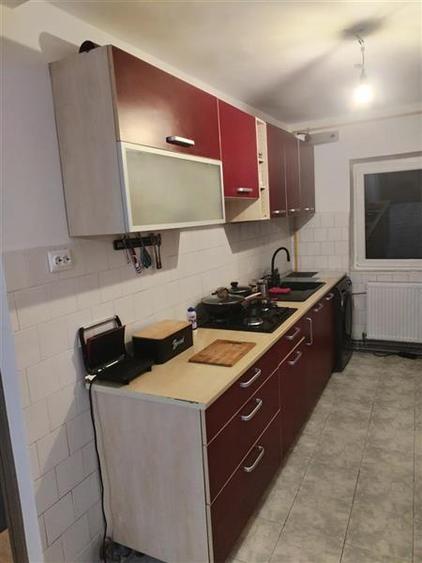 Apartament cu 3 camere decomandat în Lipovei