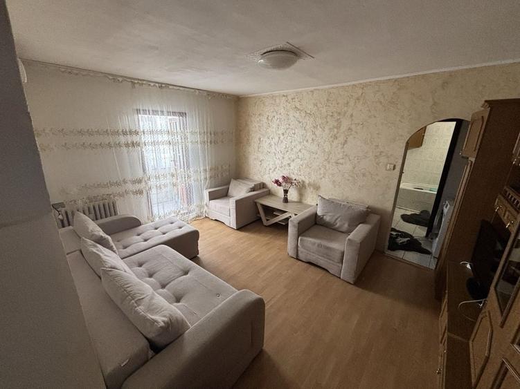 Apartament cu 2 camere semidecomandat în Dacia