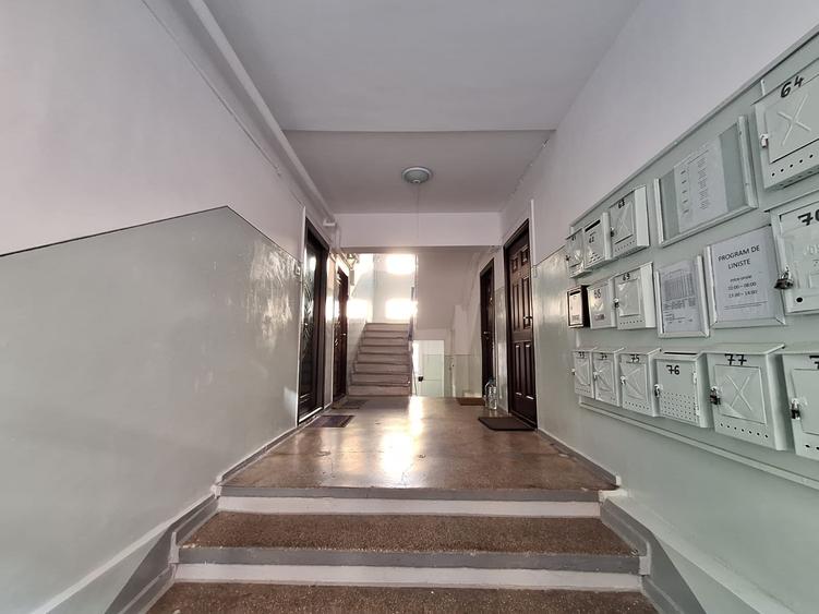 Apartament cu 3 camere decomandat în Vasile Aaron