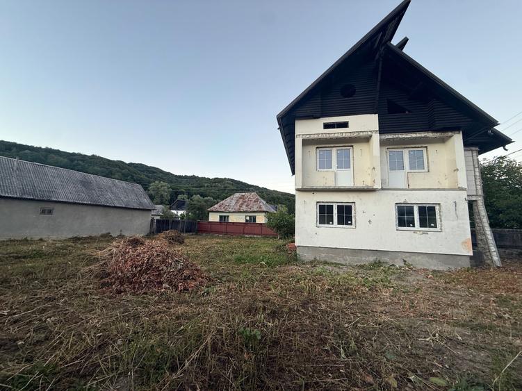 Casă cu 4 camere în Vișeu de Jos