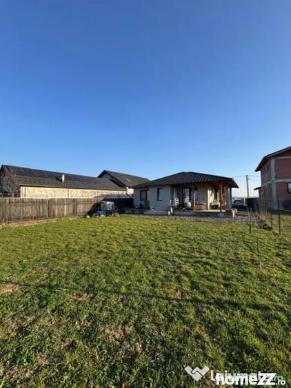 Casă cu 7 camere cu Teren 670 Mp în Săsar