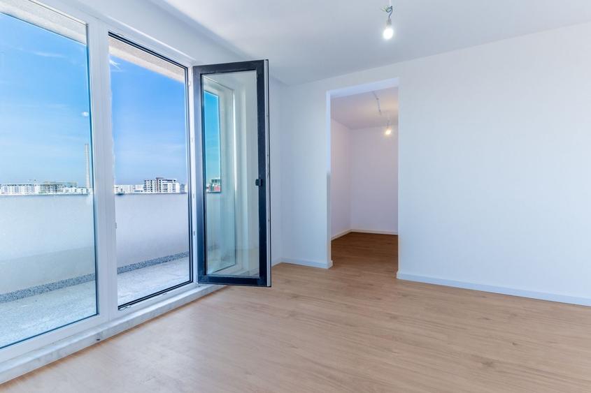 Apartament cu 4 camere semidecomandat în Metalurgiei