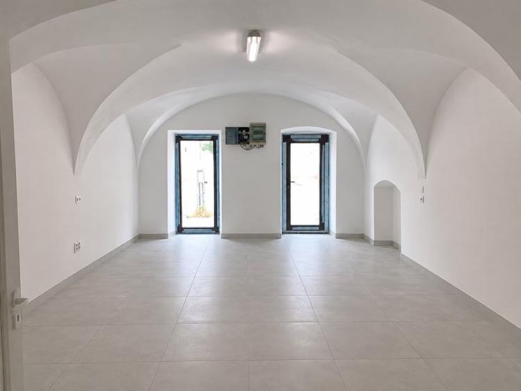 Spațiu comercial, de 90 mp, în Central
