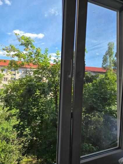 Apartament cu 3 camere semidecomandat în Cetății