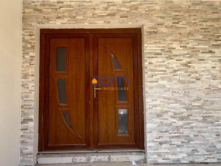 Casă individuală cu 5 camere cu Canalizare în Central