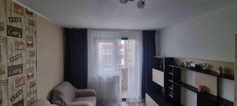 Apartament cu 3 camere decomandat în Florilor