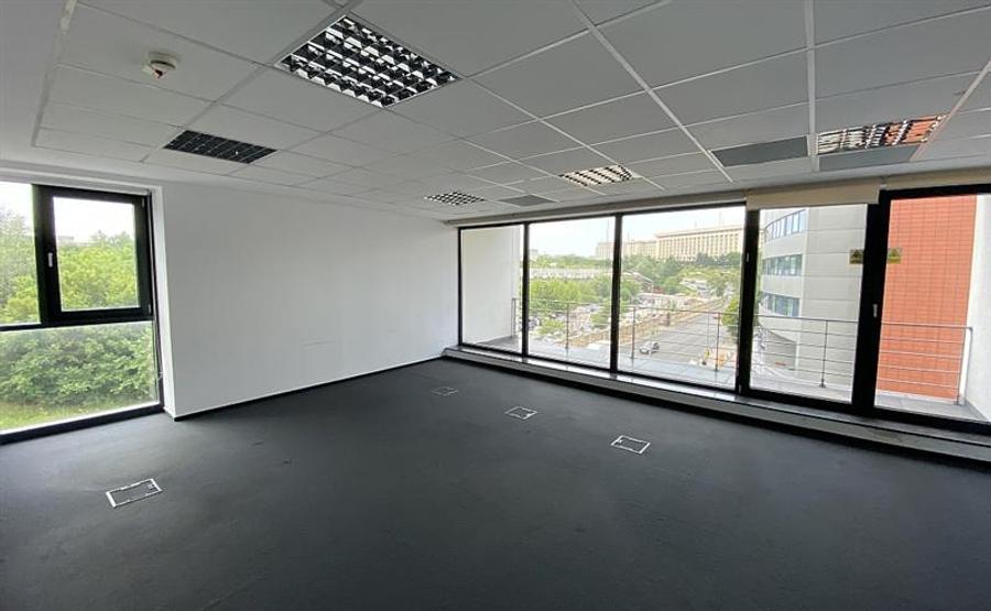 Birou, de 150 mp, în Central