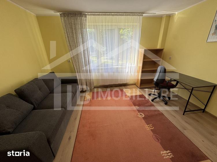 Apartament cu 2 camere semidecomandat în 22 Decembrie 1989