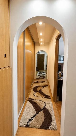 Apartament cu 3 camere decomandat, mobilat în Soarelui