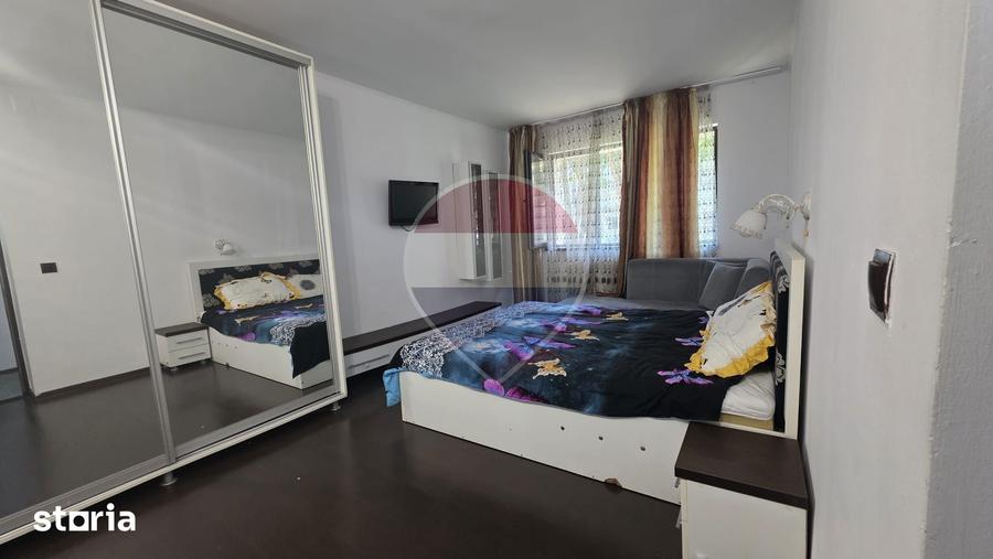 Apartament cu 3 camere decomandat, mobilat în Podu Roș