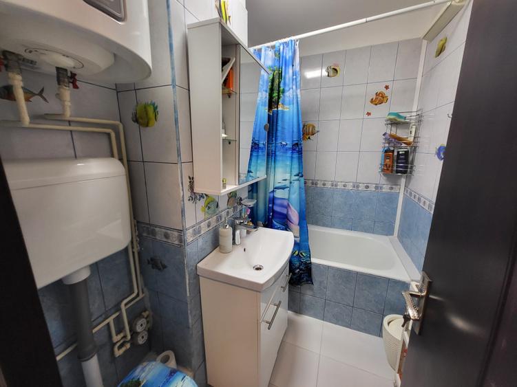 Apartament cu 2 camere semidecomandat în Bucur Obor