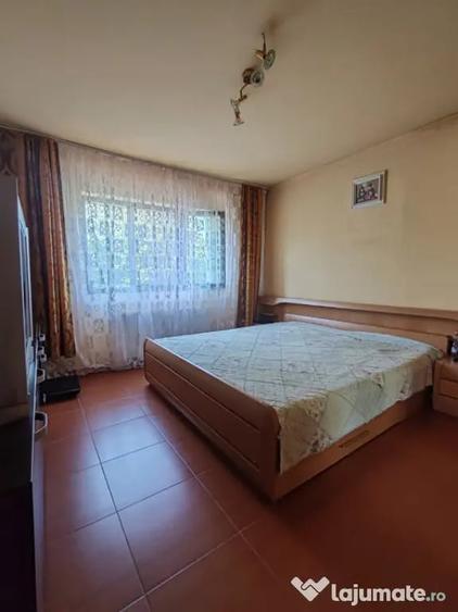Casă cu 5 camere cu Teren 683 Mp în Central