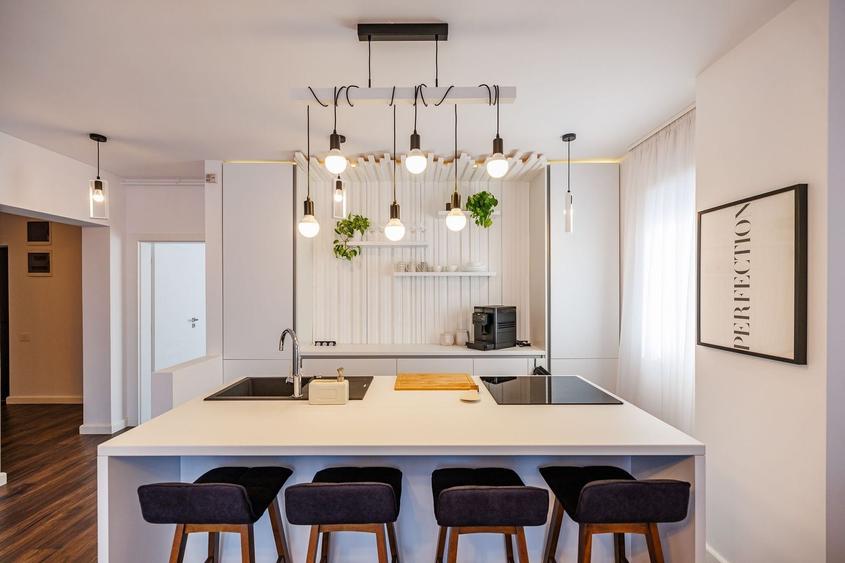 Penthouse cu 2 camere semidecomandat, mobilat în Aradului