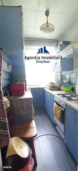 Apartament cu 3 camere semidecomandat în Burdea