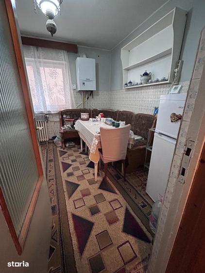 Apartament cu 4 camere decomandat în Central
