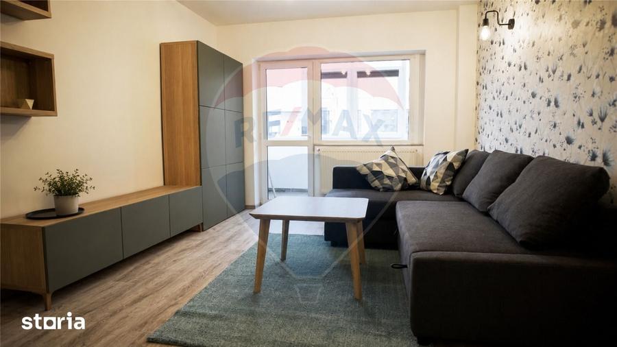 Apartament cu 3 camere semidecomandat în Central