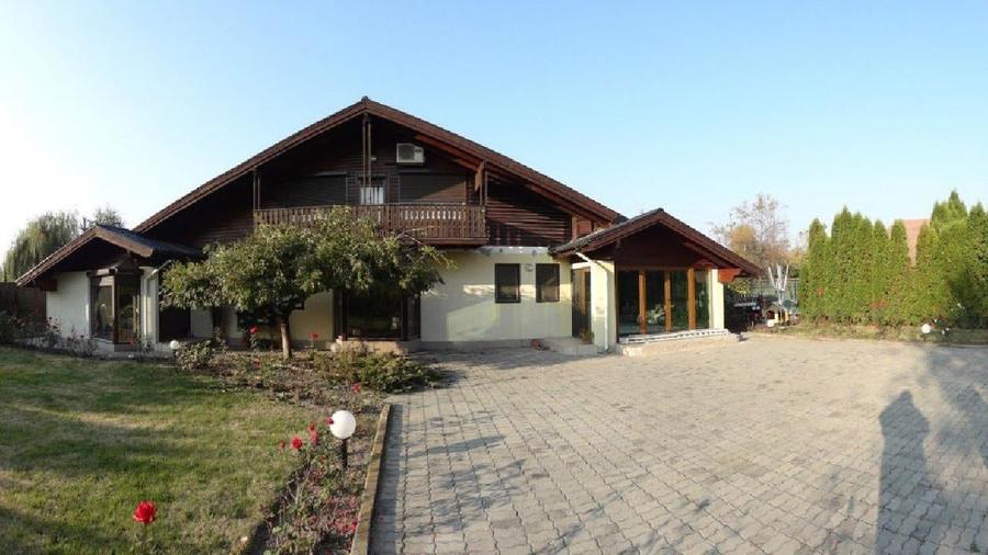 Casă individuală cu 6 camere cu Teren 1400 Mp în Nord