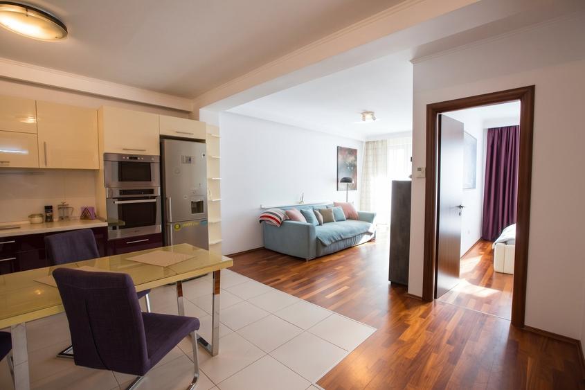Apartament cu 2 camere semidecomandat, mobilat în Sisești