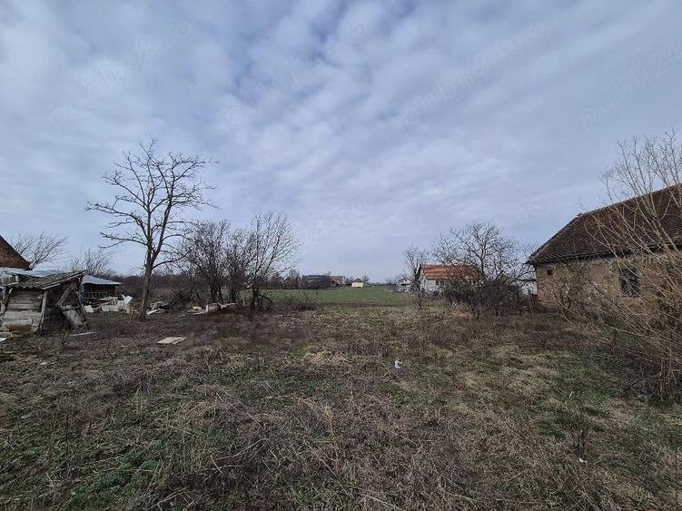 Teren de 2200 mp, în Dragșina
