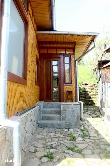 Casă cu 3 camere cu Teren 1400 Mp în Măneciu