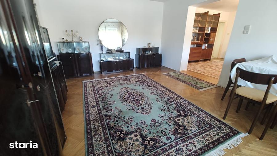 Casă cu 4 camere cu Teren 1564 Mp în Central