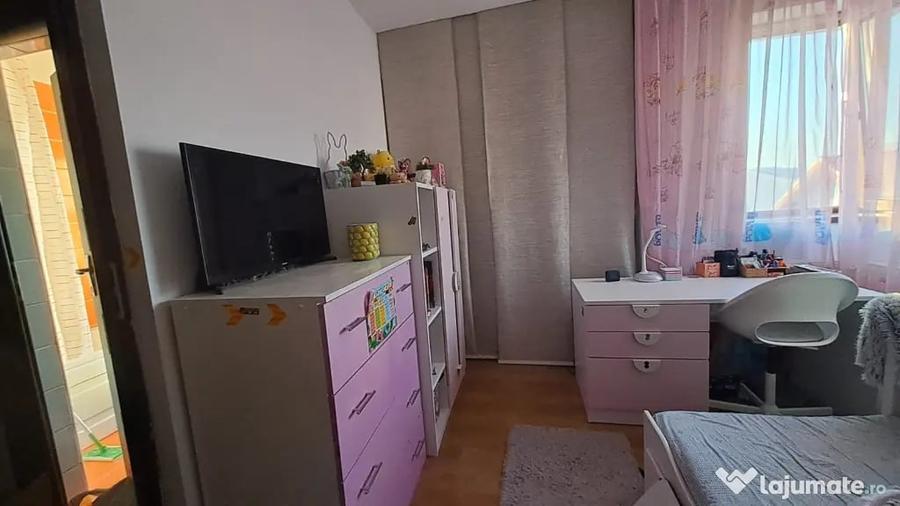 Apartament cu 2 camere semidecomandat în Est