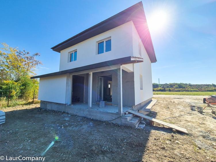 Casă individuală cu 5 camere cu Teren 351 Mp în Prundu
