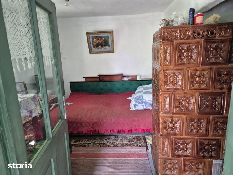Casă cu 5 camere cu Teren 5867 Mp în Vârlezi