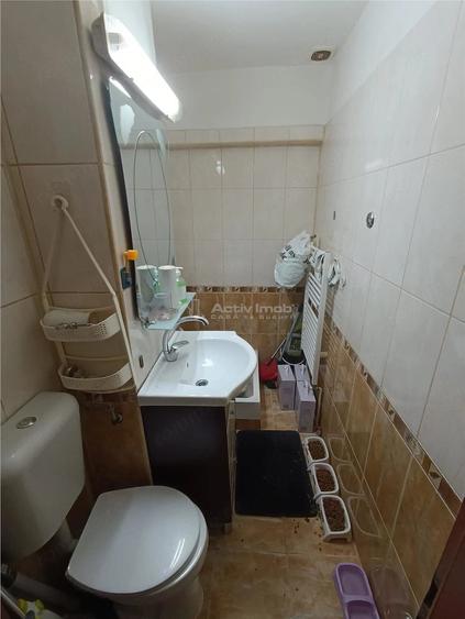 Apartament cu 4 camere decomandat în Sărari