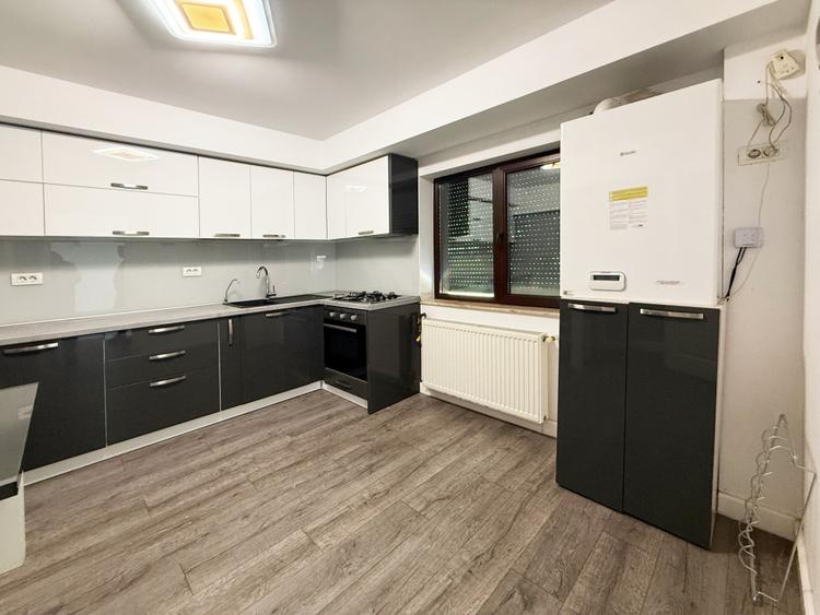 Duplex cu 7 camere cu Canalizare în Cumpăna