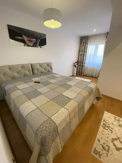 Apartament cu 2 camere semidecomandat, mobilat în Decebal