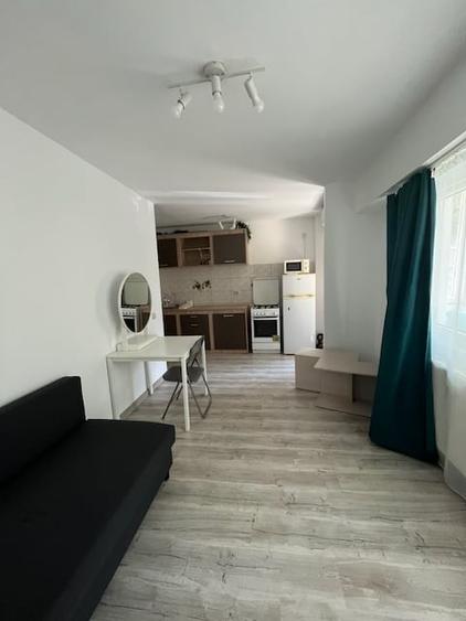 Garsonieră decomandată în Lacul Tei