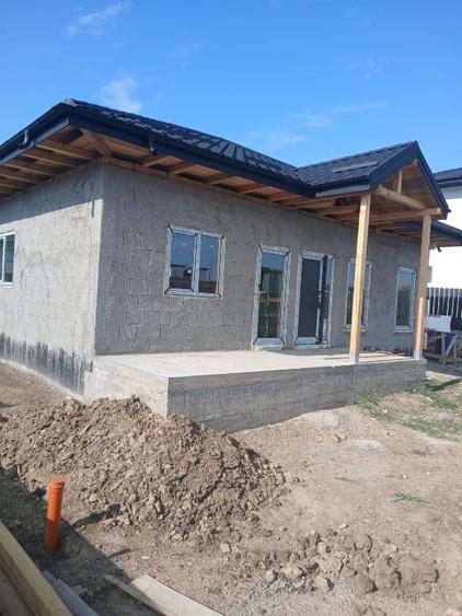 Casă individuală cu 4 camere cu Canalizare în Miroslava